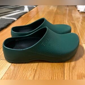 Super Birki Clogs Size W 9-9.5/ M 7-7.5 (Green)